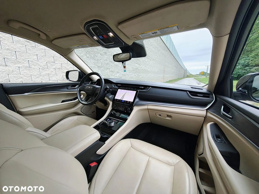 Jeep Grand Cherokee - 30