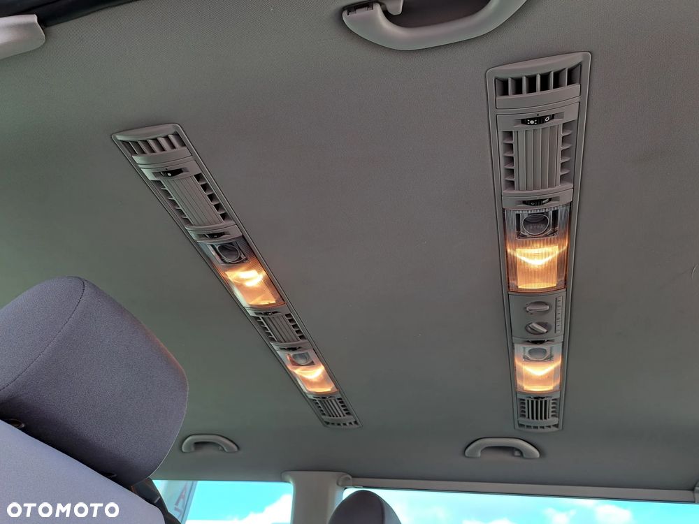 Volkswagen Multivan - 25