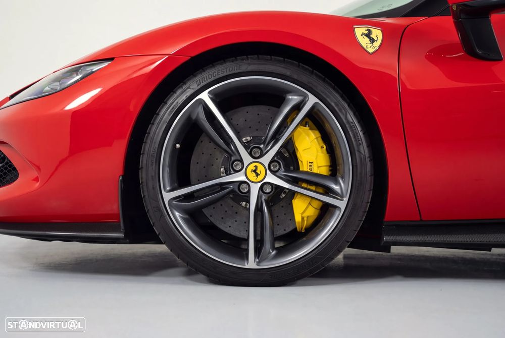 Ferrari 296 GTB Coupe foto 2