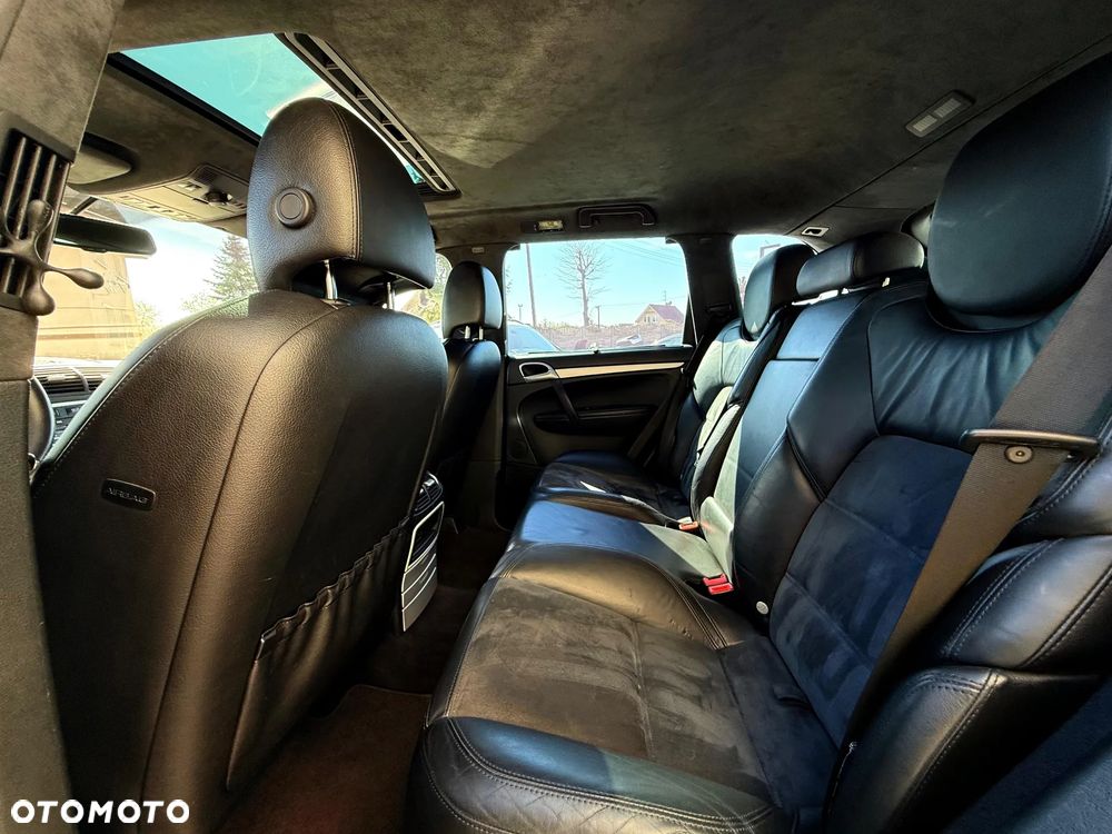 Porsche Cayenne Turbo - 22