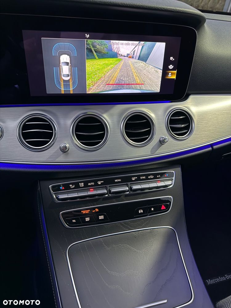 Mercedes-Benz Klasa E 220 d 4Matic 9G-TRONIC AMG Line - 37