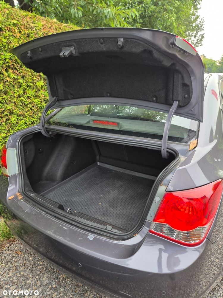 Chevrolet Cruze - 11