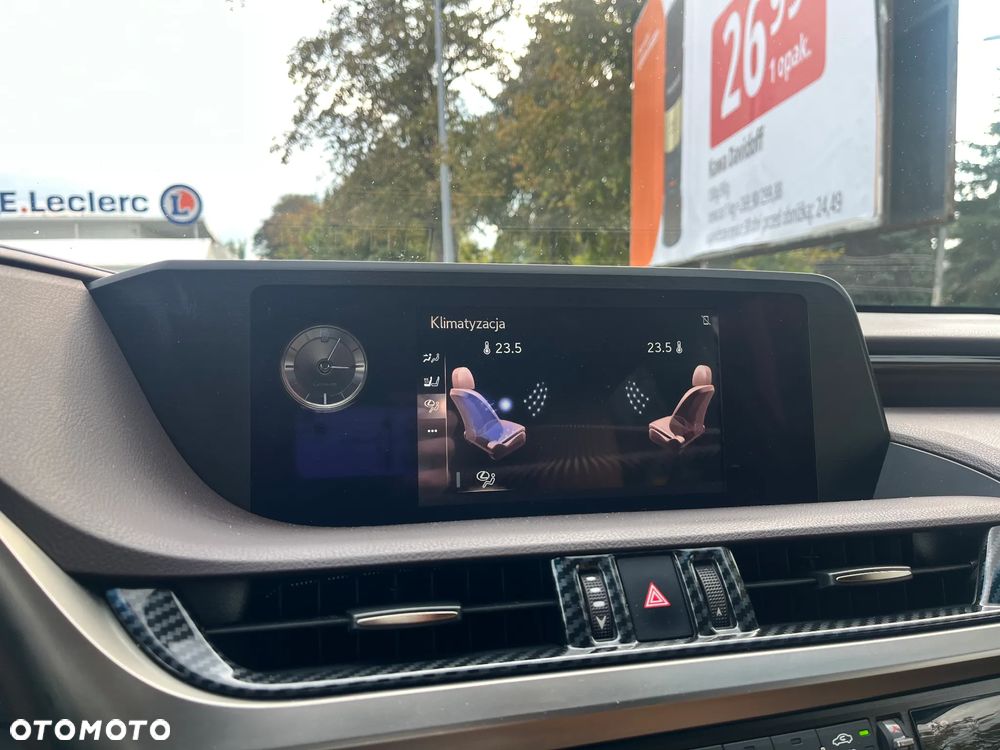 Lexus ES 300h Omotenashi - 35