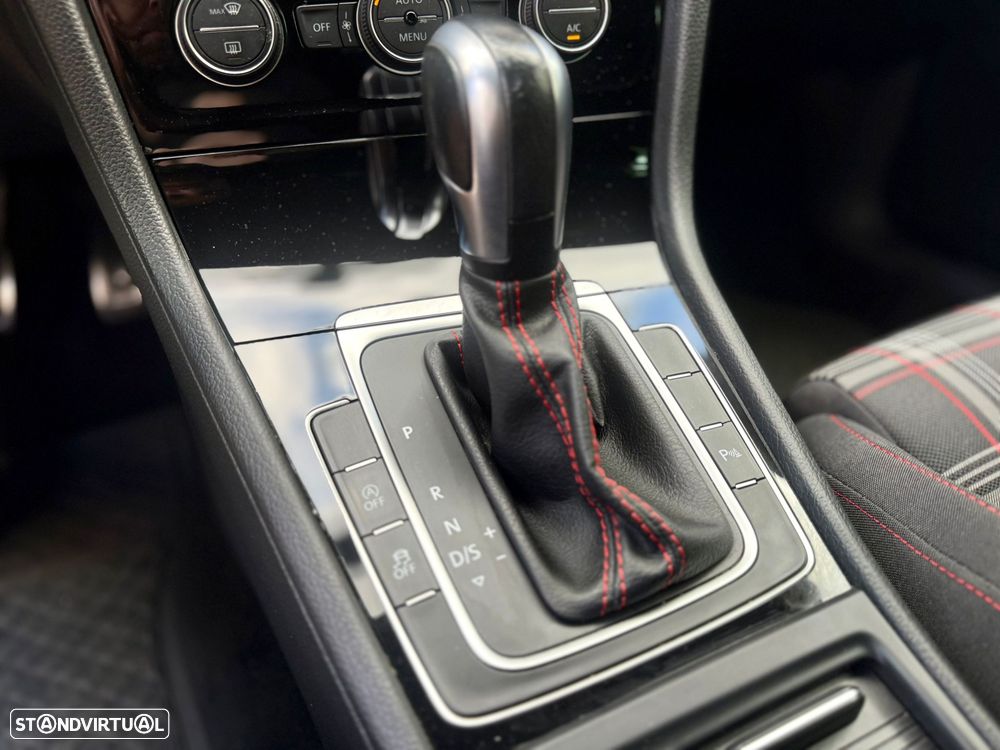 VW Golf GTI 2.0 TSI OPF DSG Performance - 21