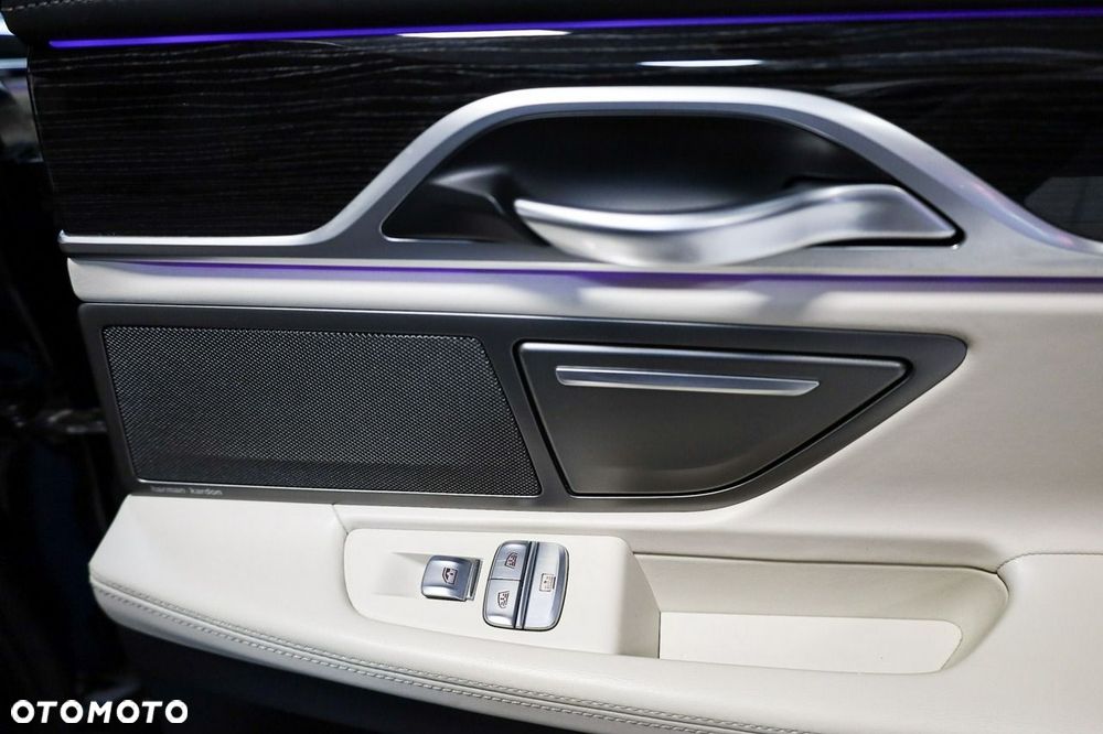 BMW Seria 7 - 28