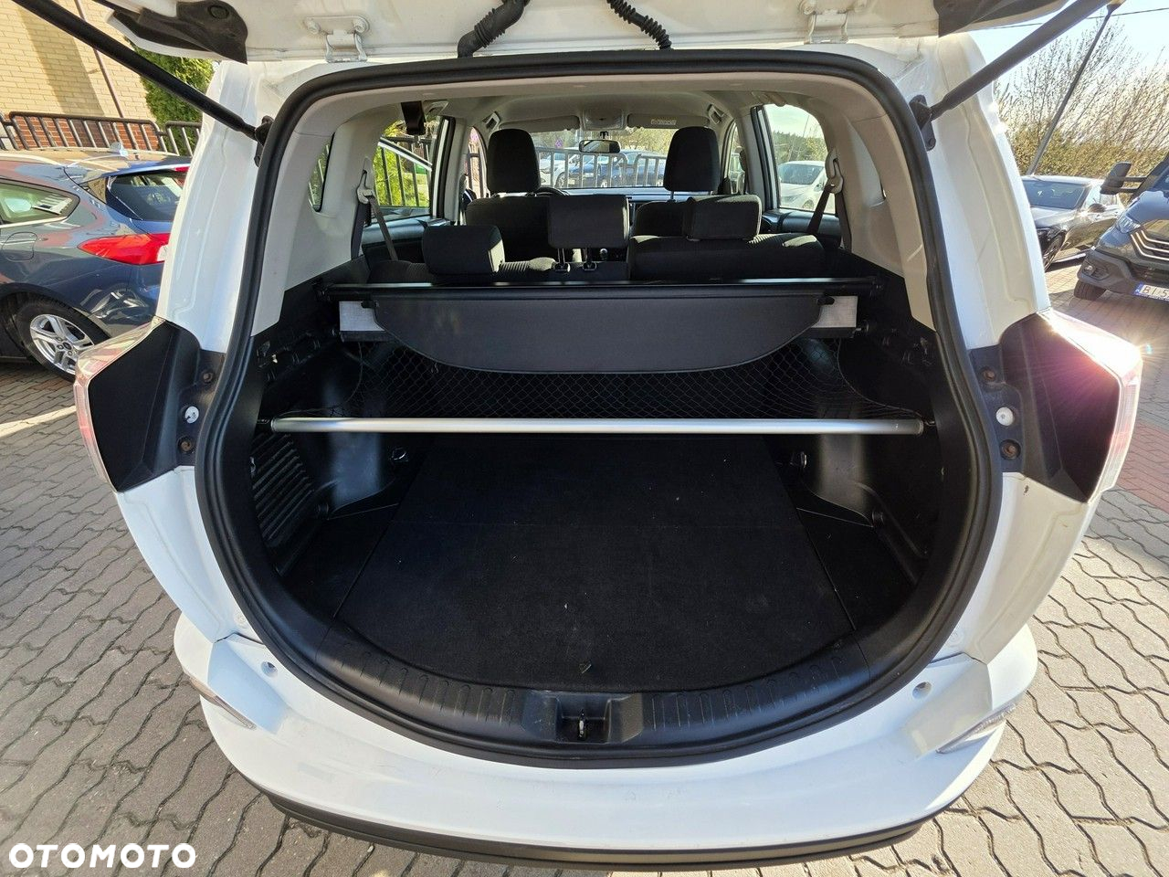 Toyota RAV4 - 10