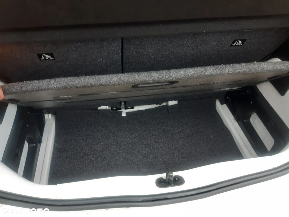 Volkswagen up! Active - 6