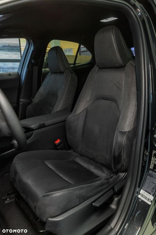 Lexus UX - 10