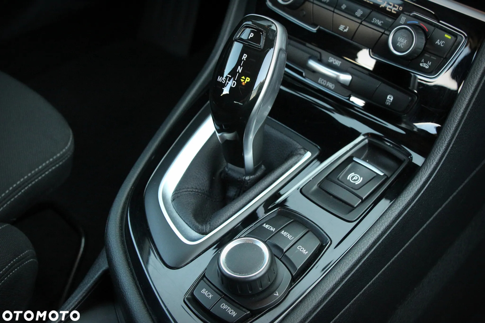 BMW Seria 2 218d Advantage - 32
