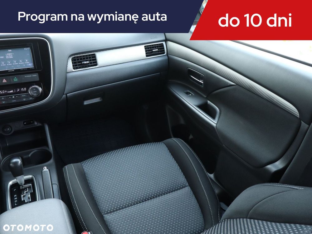 Mitsubishi Outlander - 10