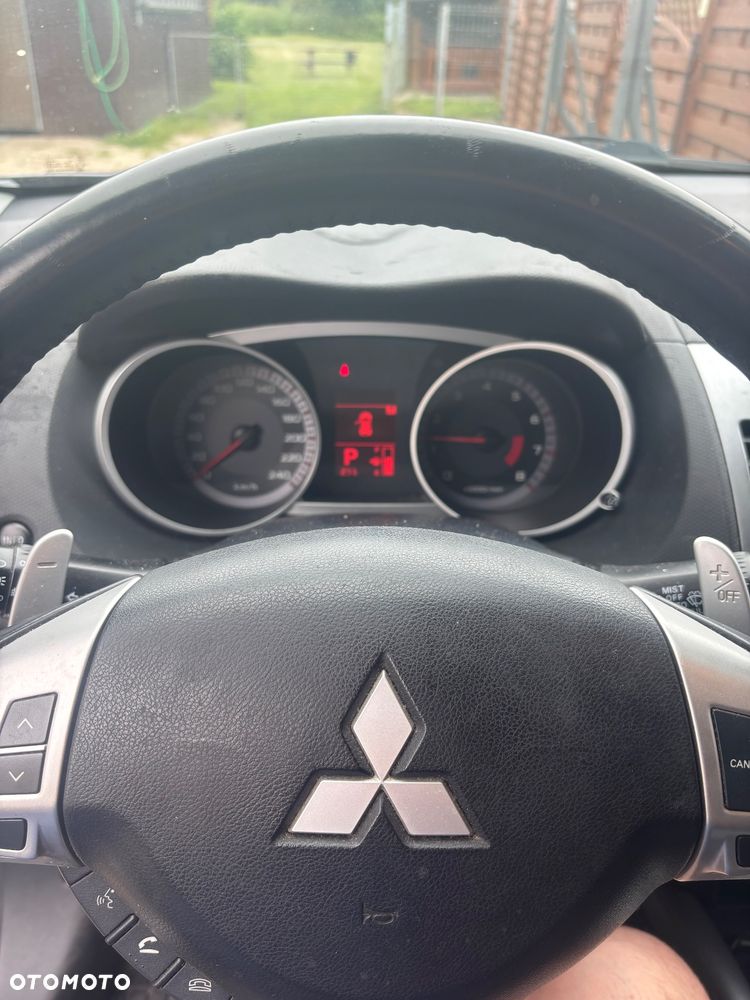 Mitsubishi Outlander - 7