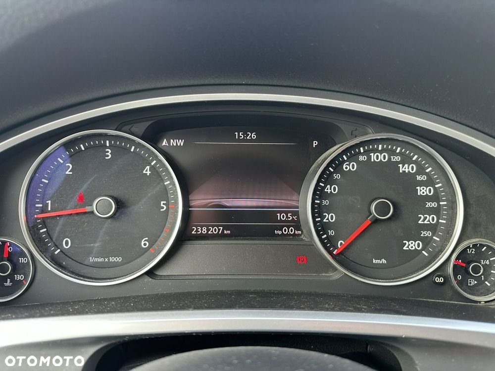 Volkswagen Touareg 3.0 V6 TDI BMT Business Line - 24