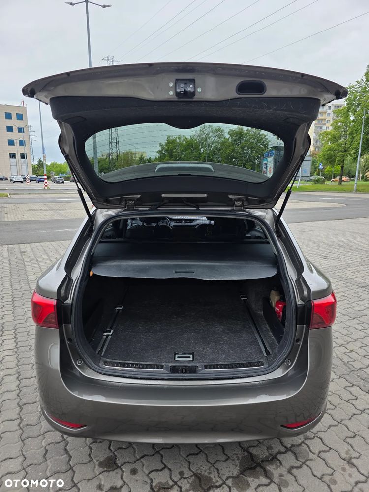 Toyota Avensis - 12