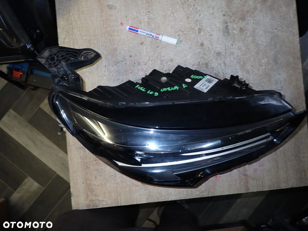 OPEL CORSA F LAMPA PRAWY PRZÓD 39162654 - 3