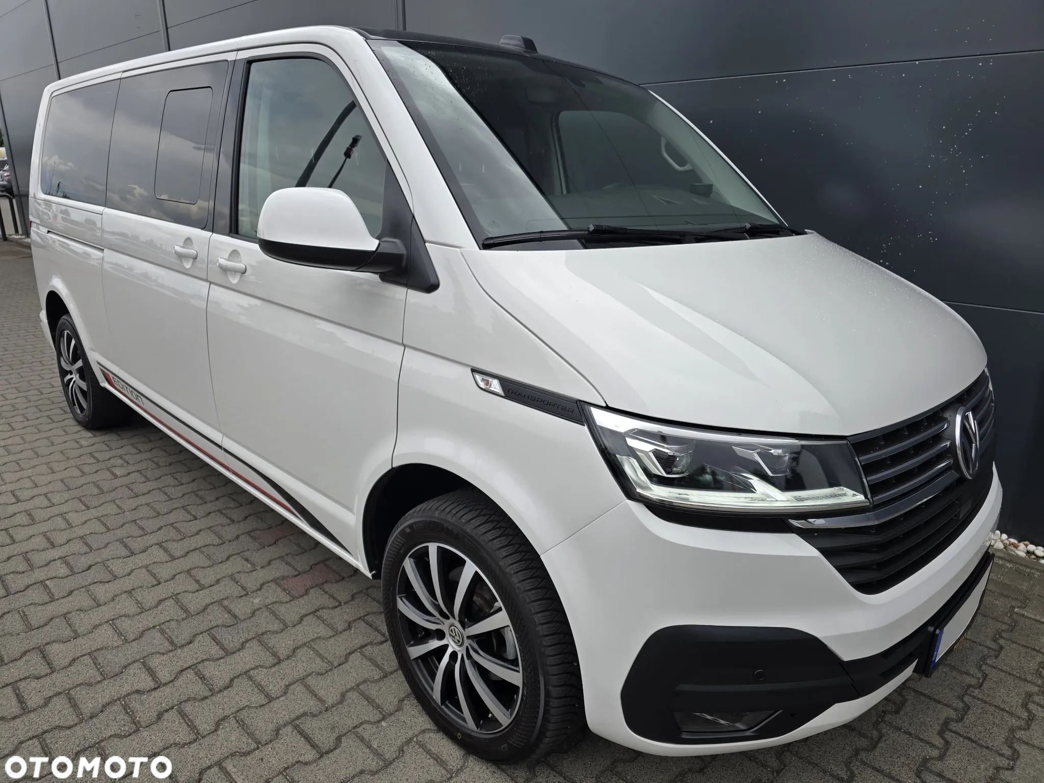 Volkswagen Transporter Kombi T6.1 TDI L2H1 DSG - 1