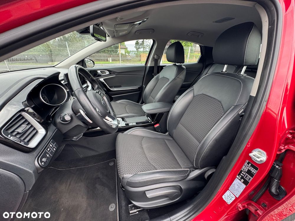 Kia XCeed - 30