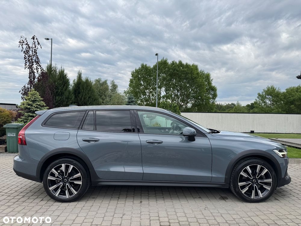 Volvo V60 B4 D Ultimate Dark - 2