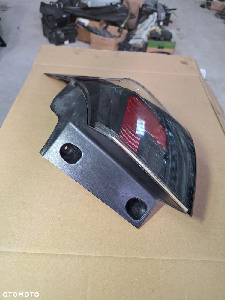 OPEL CROSSLAND lift  21R lampa prawa lewa  tył w błotnik - 17