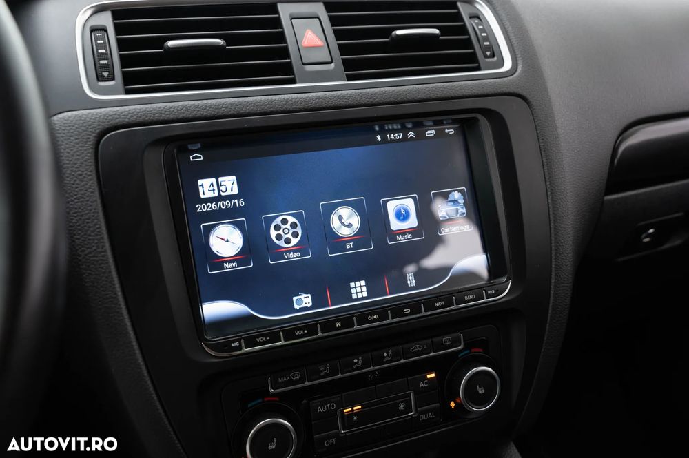 VOLKSWAGEN Jetta 2011 — imagine 18