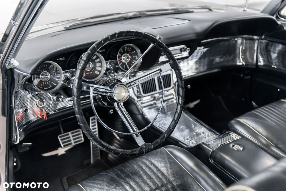 Ford Thunderbird - 41