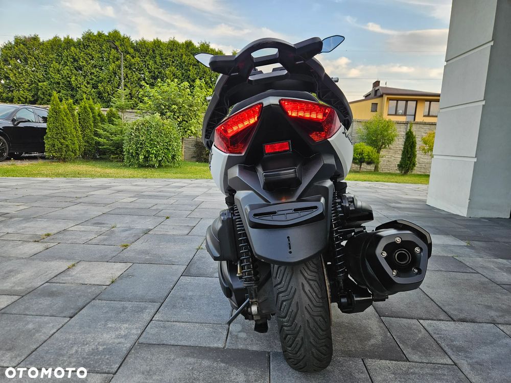 Yamaha X-max - 17