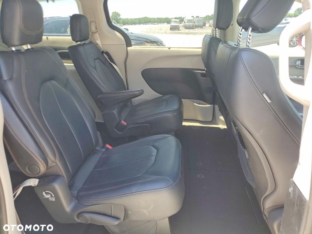 Chrysler Pacifica - 10