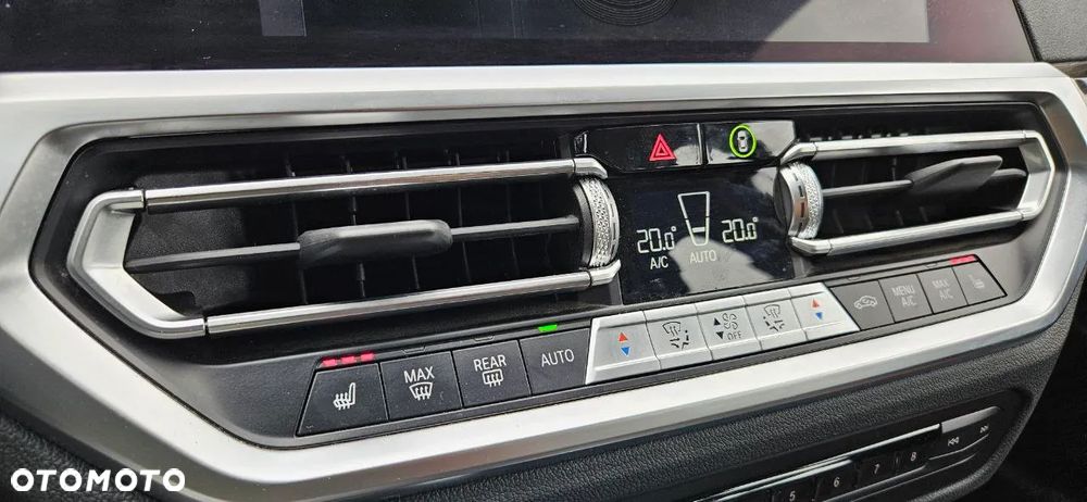 BMW Seria 3 320i Luxury Line - 37
