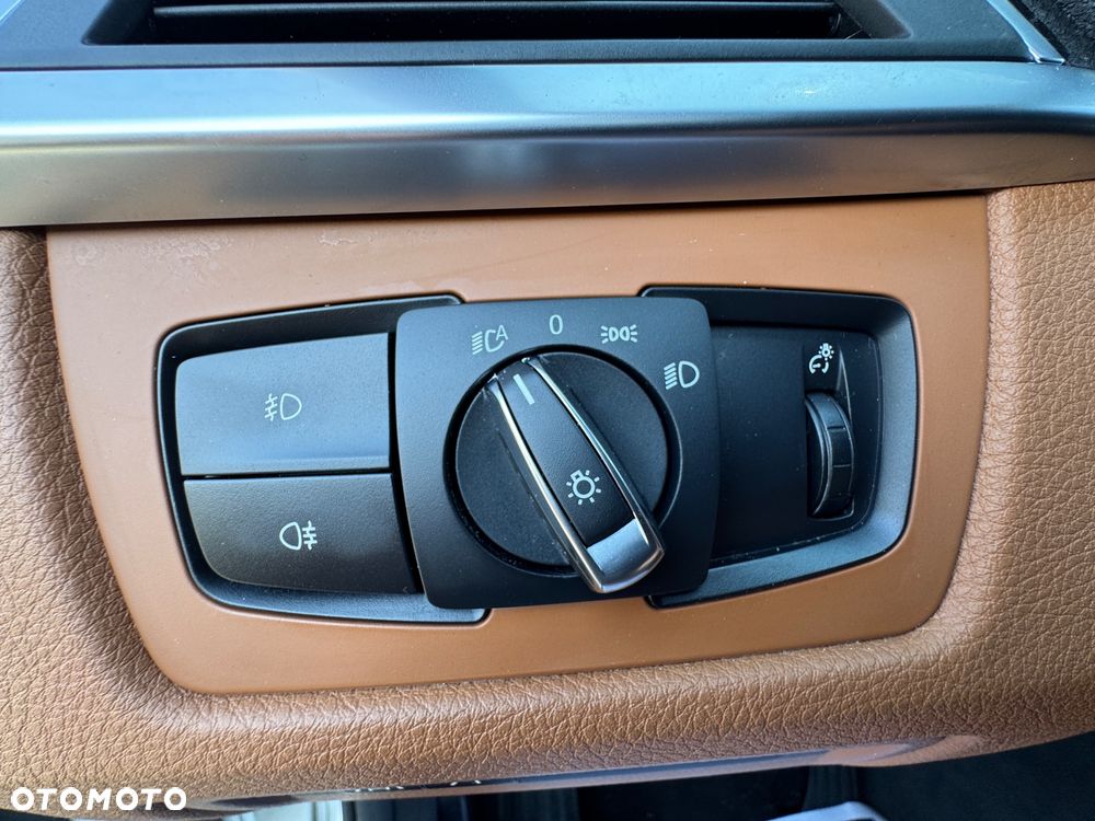 BMW Seria 3 320d Luxury Line - 21