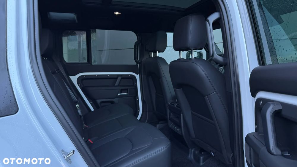 Land Rover Defender - 12