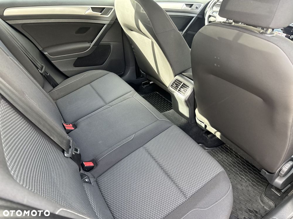 Volkswagen Golf - 16