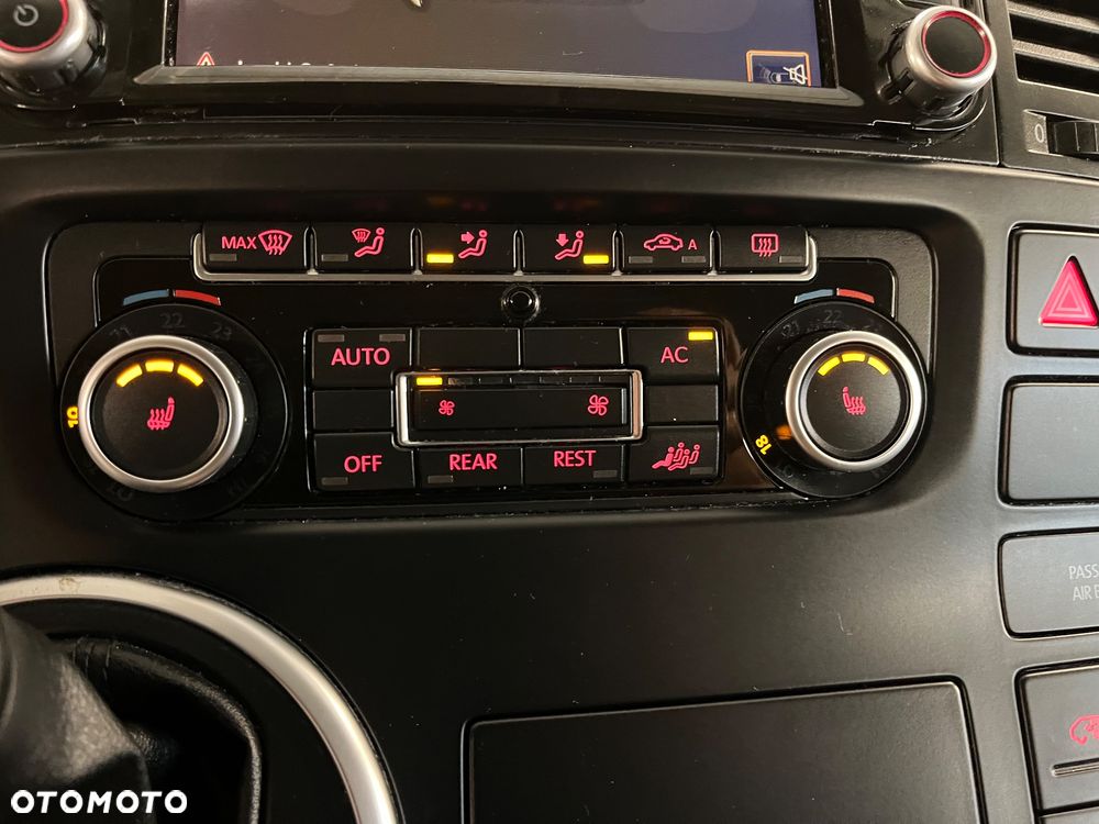 Volkswagen Multivan - 25
