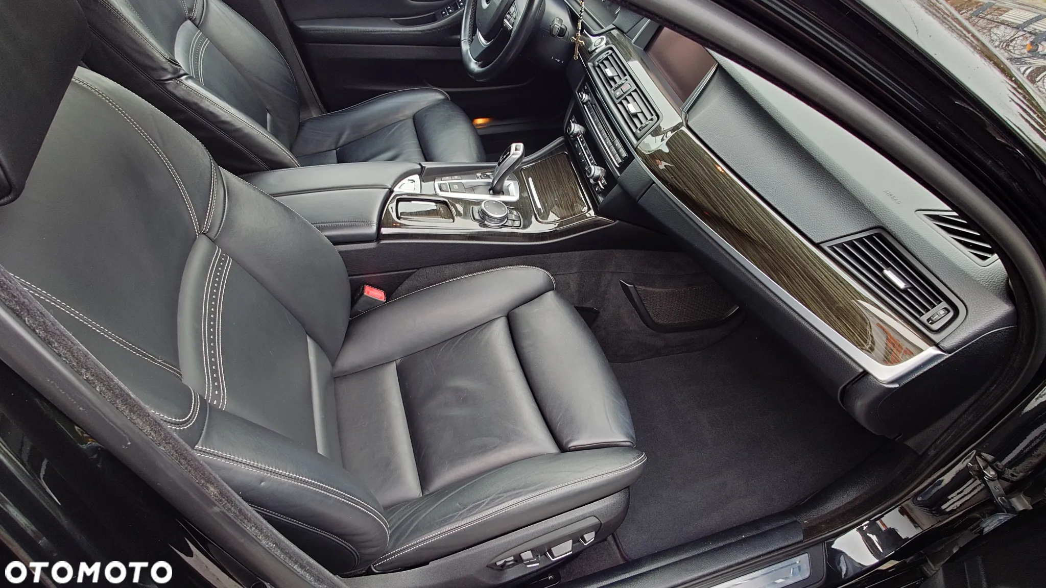 BMW Seria 5 535i xDrive Luxury Line - 37