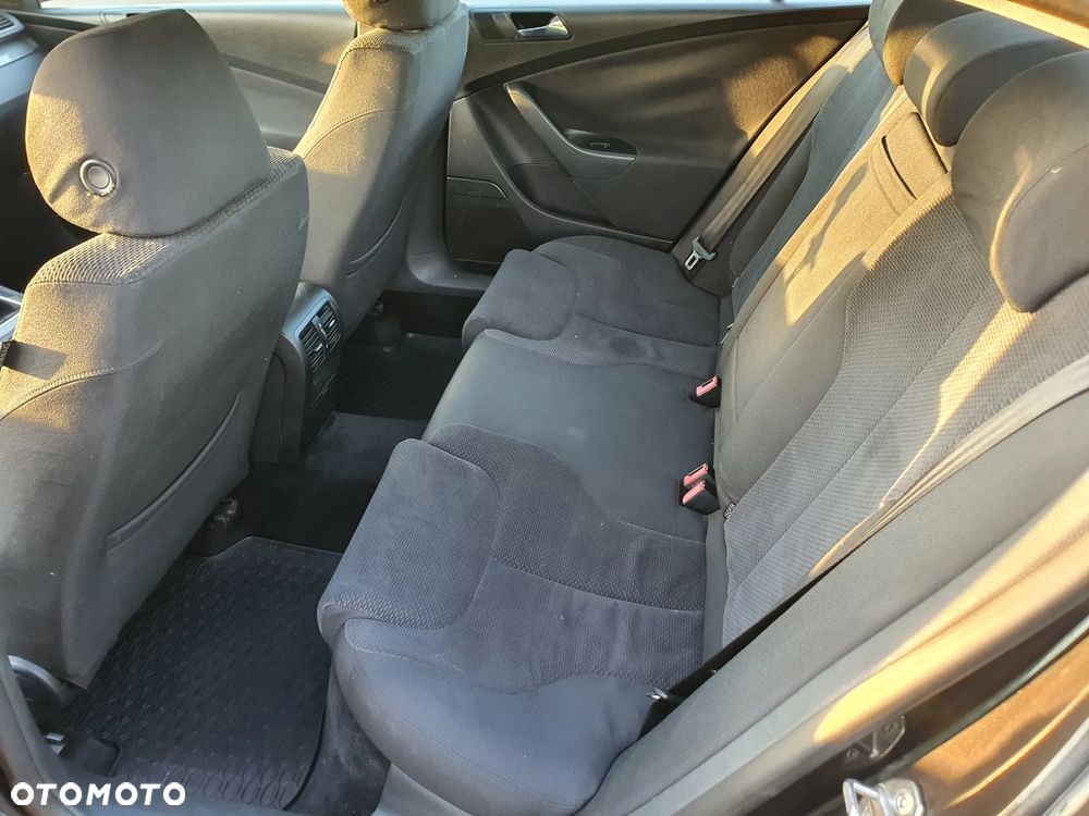 Volkswagen Passat 1.9 TDI Individual - 13