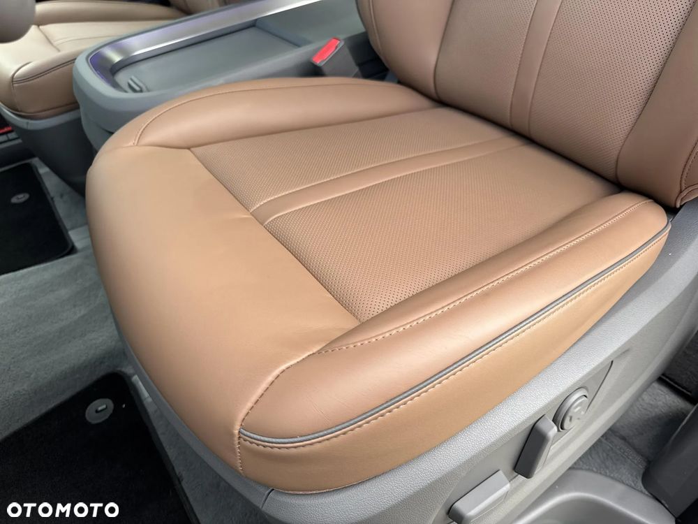 Hyundai Staria 1.6 T-GDI HEV Luxury - 12