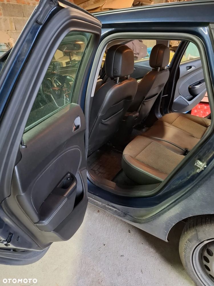 Opel Astra 2.0 CDTI DPF Sports Tourer - 4