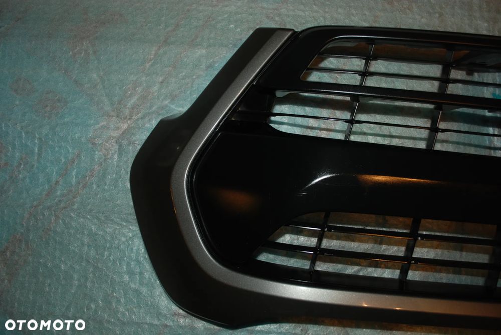 ATRAPA GRILL TOYOTA HILUX VIII 8 LIFT 2020 -> - 2
