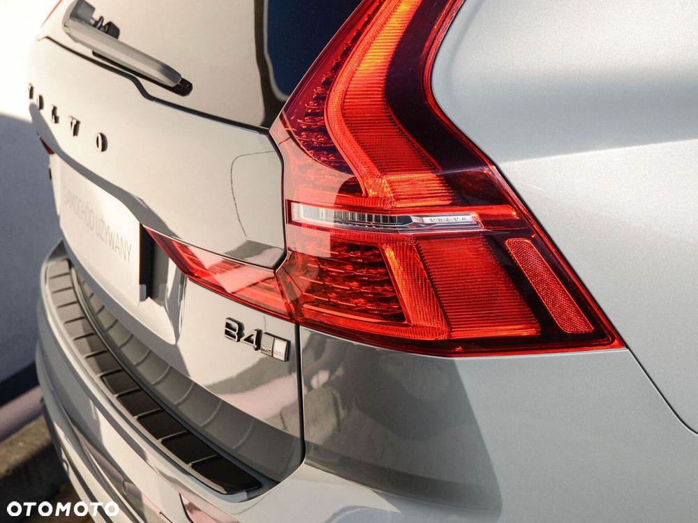 Volvo XC 60 B4 D AWD Plus Dark - 18