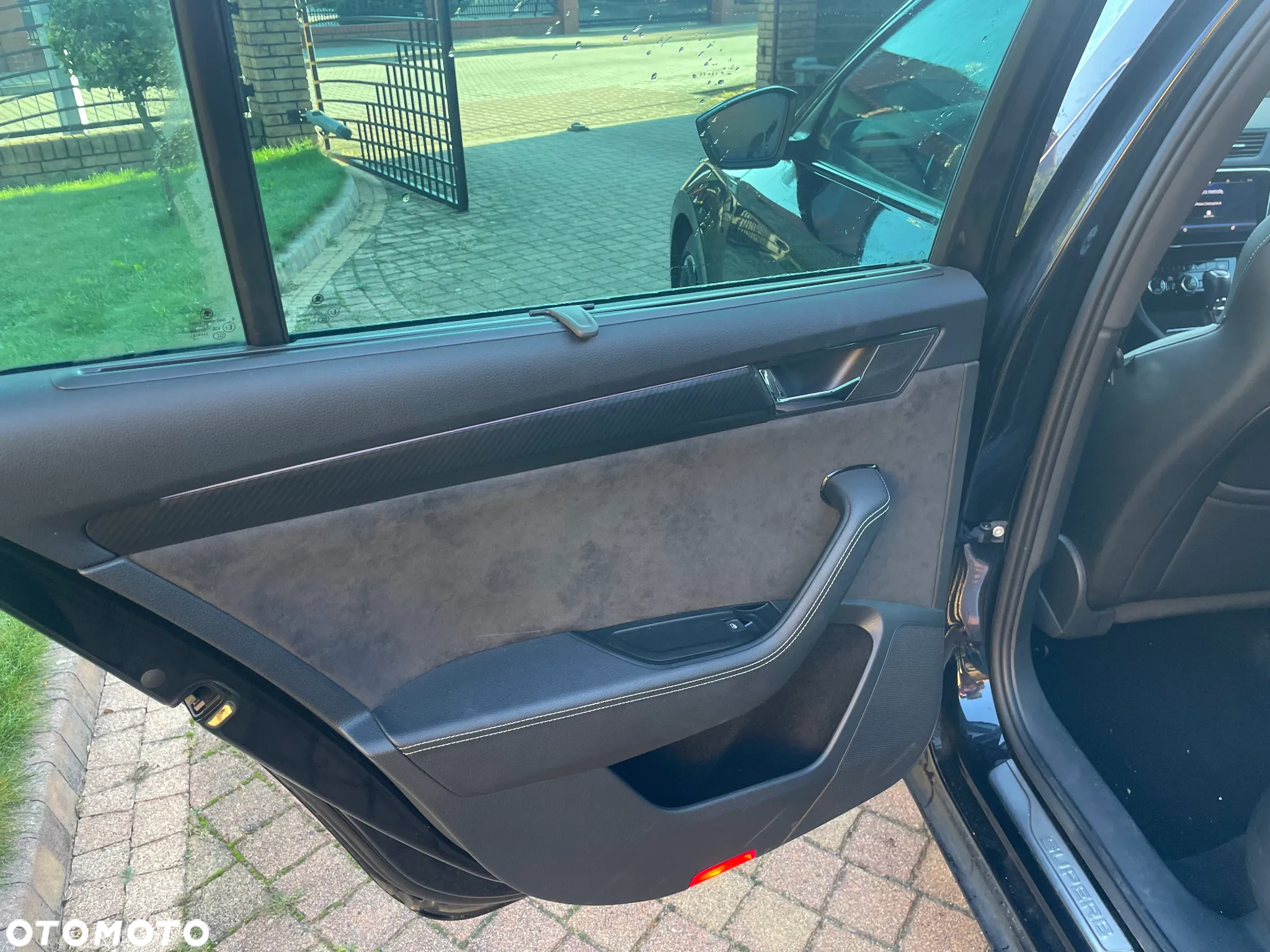Skoda Superb 2.0 TDI DSG Sportline - 11