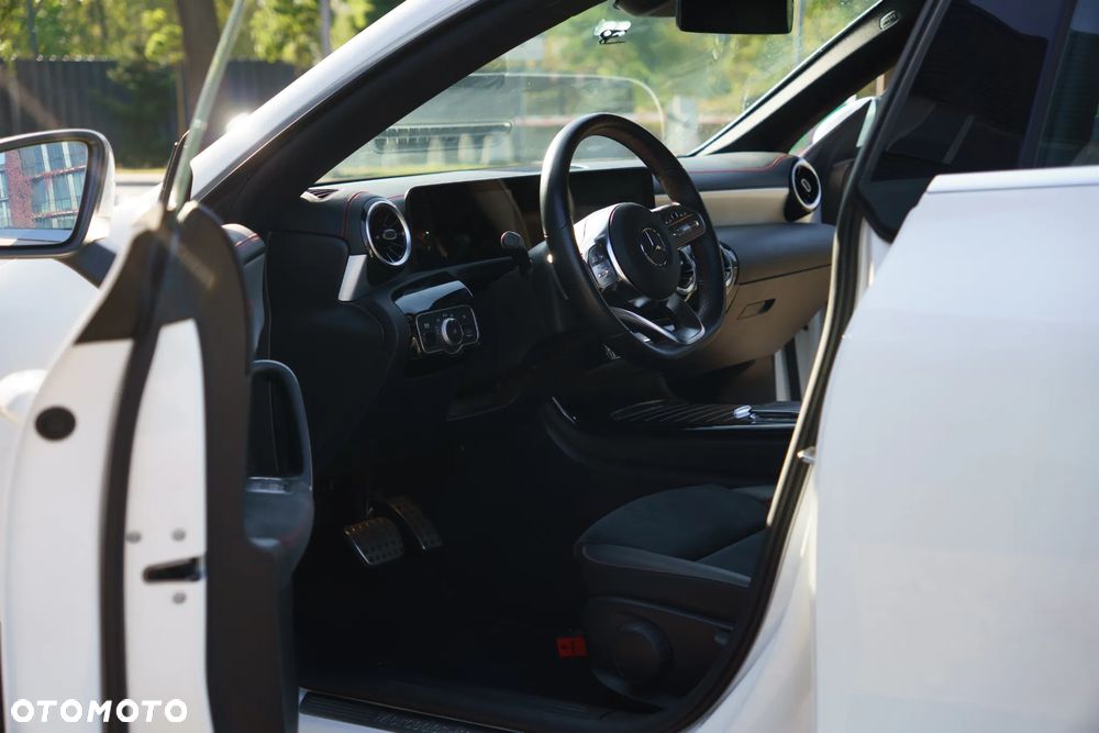 Mercedes-Benz CLA 200 AMG Line 7G-DCT - 3