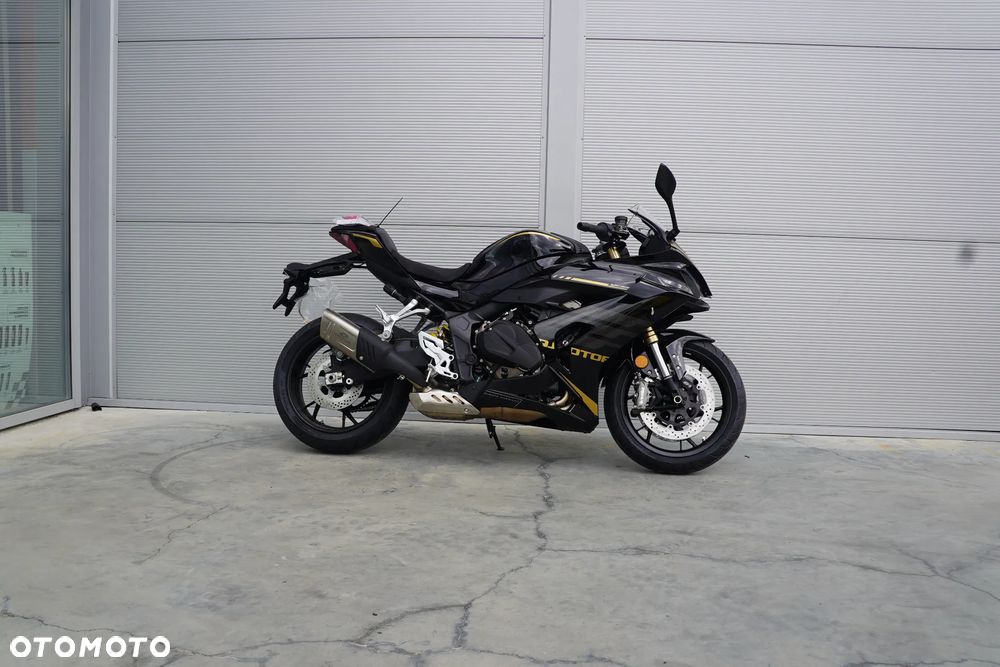 QJMOTOR SRK 800RR - 5
