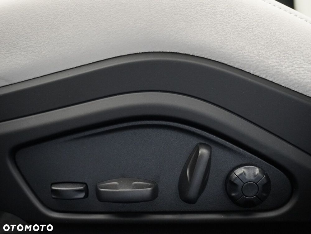 Porsche Panamera 4 E-Hybrid PHEV - 24