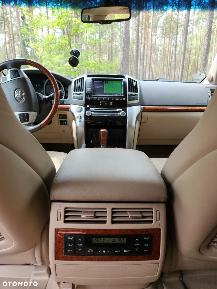 Toyota Land Cruiser - 12
