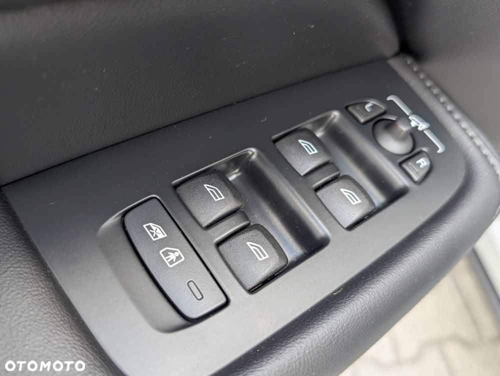 Volvo XC 60 B5 B AWD Plus Dark - 29