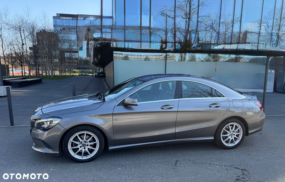 Mercedes-Benz CLA 180 7G-DCT UrbanStyle Edition - 2