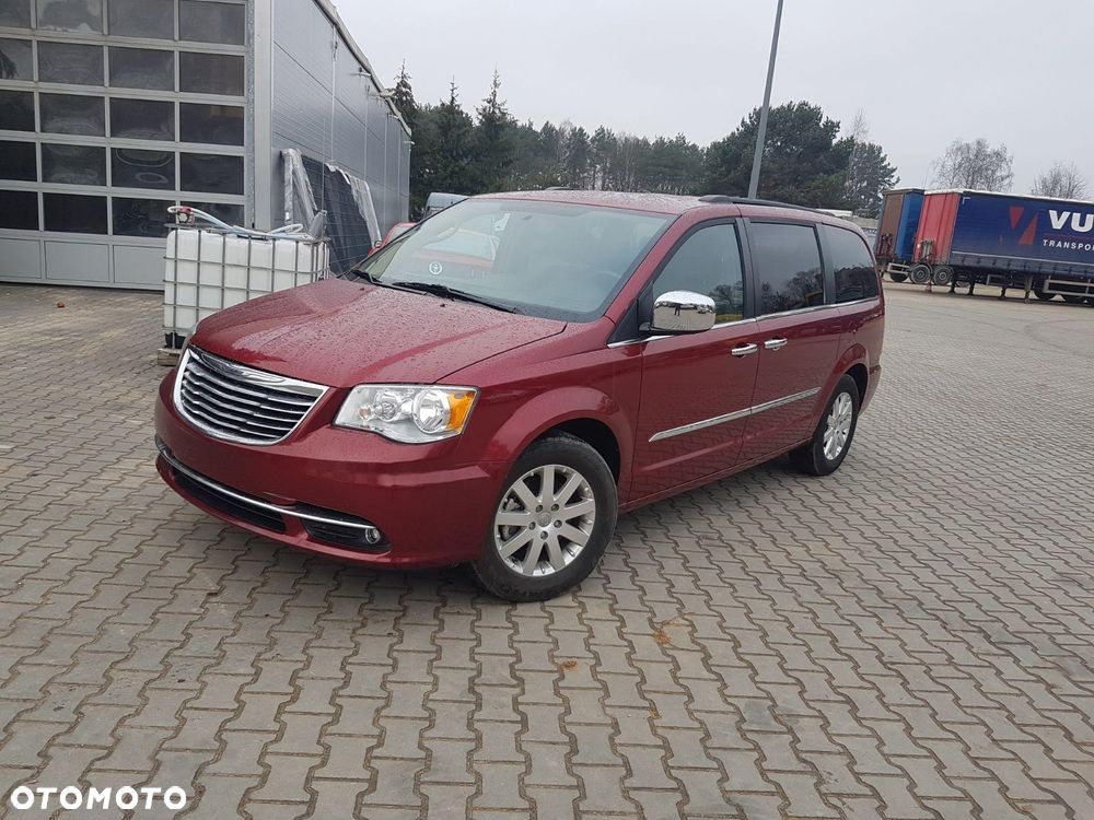Chrysler Town & Country - 8