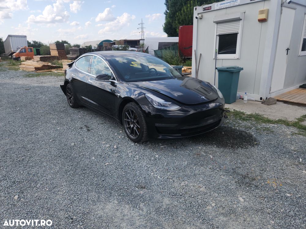 Tesla Model 3 Performance - 2