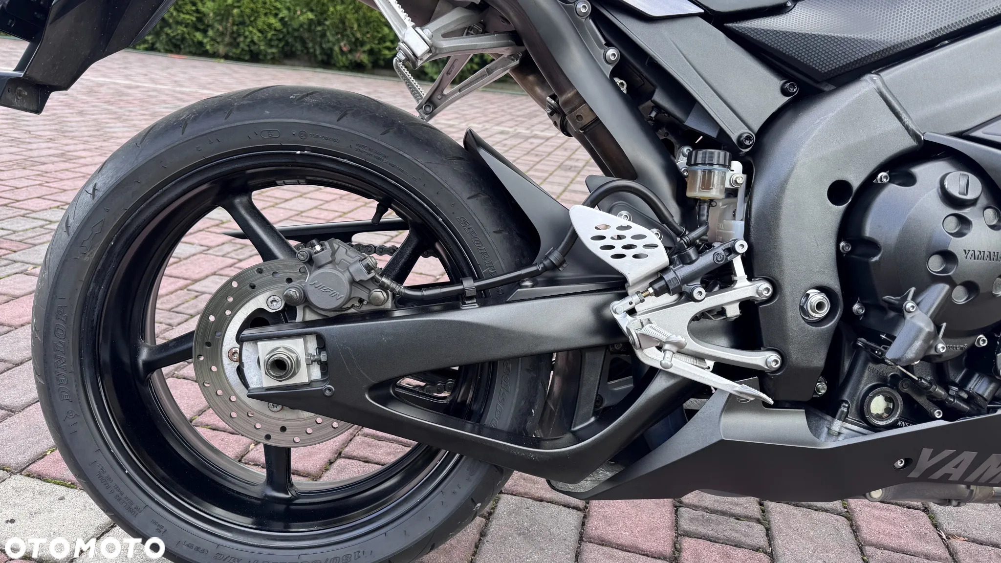 Yamaha R1 - 23