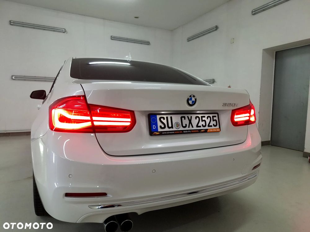 BMW Seria 3 320i Luxury Line - 33