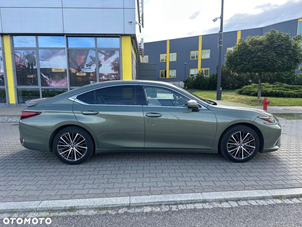Lexus ES 300h Business Edition - 5