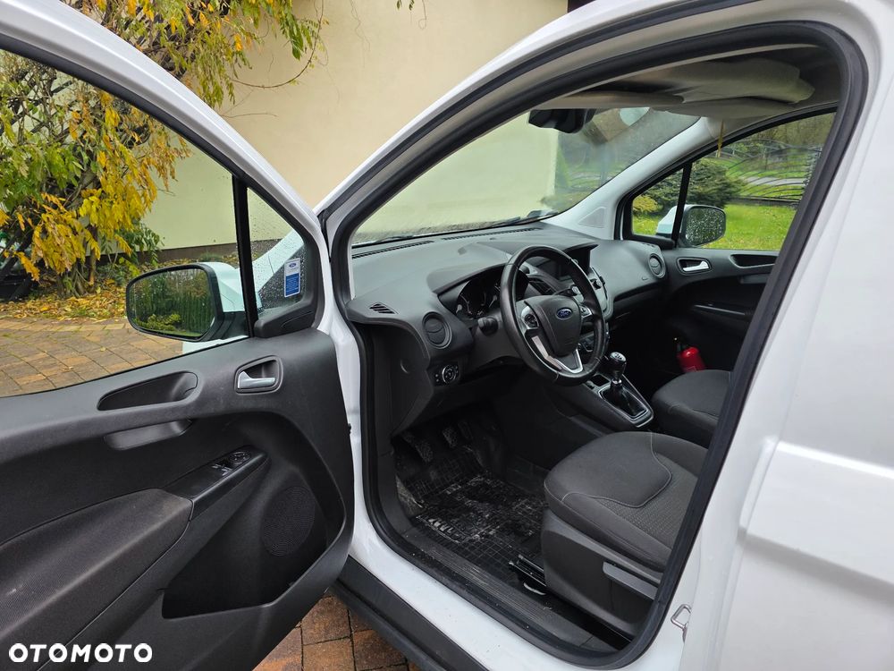 Ford Transit Courier - 8